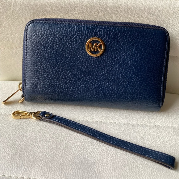 Michael Kors Handbags - Michael Kors wallet